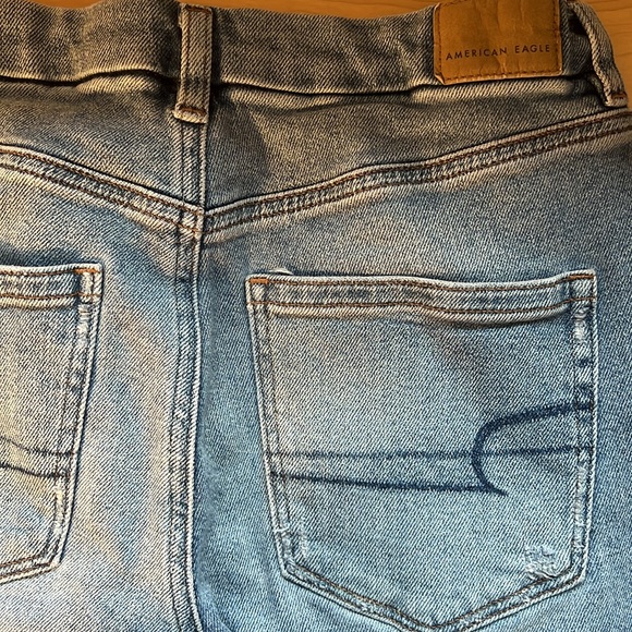 American Eagle size 8 regular stretch distressed mom jeans - Picture 12 of 13
